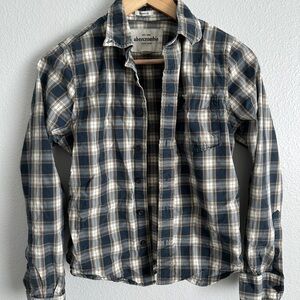 Abercrombie & Fitch Blue and White Casual Muscle Button Down Shirt